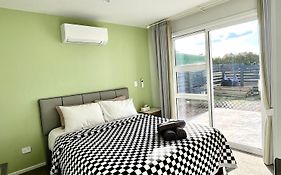 Brand New Lakeside Cozy Two Queen Rooms